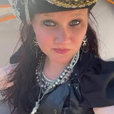 Happy heavenly birthday Patsy Cline ⭐️ Gone far too soon. Listen to a song  of hers today! My grandmother (Dottie West) and Patsy were very close, I've  told many stories of them