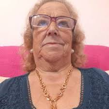 O primeiro disco da Sr.ª D.ª Argentina Santos data de 1954, foi efectuada  na etiqueta “Estoril” sob a orientação artística de Belo Marques, com os  guitarristas Casimiro Ramos e Miguel Ramos, onde