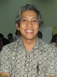 PHYSICS OF WIDYA MANDALA CATHOLIC UNIVERSITY: Dosen