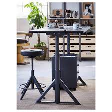 Mittels kurbelmechanismus lässt er sich auf wunschhöhe zwischen 70 und 120 cm einstellen, so dass sie im wechsel stehend und sitzend. Idasen Schreibtisch Sitz Steh Schwarz Dunkelgrau Ikea Osterreich