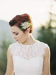 Pacific Northwest Wedding Inspiration At Rattlesnake Ledge Junebug Weddings Short Wedding Hair Romantic Wedding Hair Pixie Wedding Hair