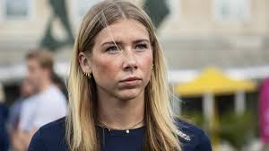 Frun fick jobb när Oscar Stenström lämnade ambassaden