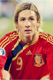 So Fernando Torres Looks A Lot Like An Older Grayson Except Grayson Is Horrible Fernando Torres Spanish Soccer Players Soccer Players