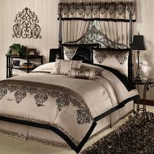 Light oak brown, dark oak brown or white oak; King Elegant King White Bedroom Set Novocom Top