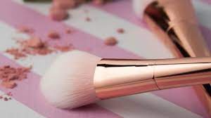 Nah, berikut adalah 10 tren warna rambut rose gold di tahun 2019 yang bisa anda coba. Alasan Warna Rose Gold Masih Populer