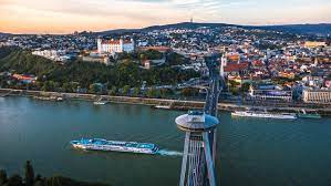 It has a population of almost 415,000 and is the administrative, cultural and economic centre of the country. Bratislava Die Stadt Wo Sie Echtes Leben Finden Visit Bratislava