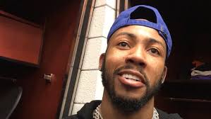 Phoenix Suns: Jevon Carter hypes up crowd, hi-fives Larry Fitzgerald and  facing 'actors'