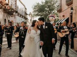 De entre las posibilidades que existen como regalos para bodas de oro, este es uno de los más elegidos. 45 Canciones De Mariachi Para Cada Momento De La Boda Bodas Com Mx