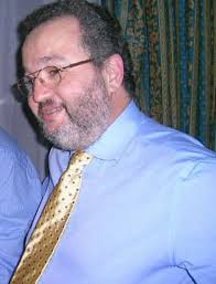 Wara 30 sena Berlusconi jcedi lil Milan ghas-somma ta' 740 miljun  lic-cinizi. Decizjoni ghaqlija fejn nghaddu mil-football romantiku fejn  rajna blokka ta' players taljani jiffurmaw parti mil-Milan, faxxa  tal-captain tintiret mil-missier ghal-iben,