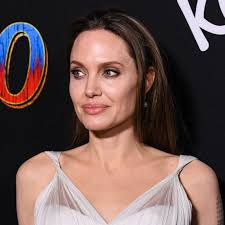 Voight)‏، سابقا جولي بيت (بالإنجليزية: Angelina Jolie Popsugar Me