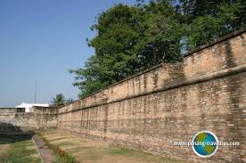 Within the vicinity of this fort, you will be able to see many century old buildings that are still. Fort Cornwallis George Town