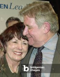 Image of PREMIER RALPH KLEIN HUGS HIS WIFE, 2001-03-12 (photo)