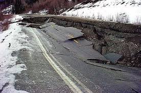 Su epicentro se localizó a 10 km al este del fiordo college, es decir, a 90 km al oeste de valdez y a 120 km al este de anchorage. Alaska Terremotos Consecutivos De Magnitud 7 0 Y 5 7 Deformaron Carreteras El Faro Del Sur