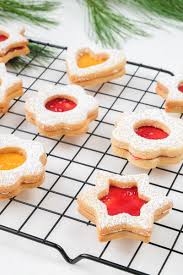 · red raspberry preserves or jam . Linzer Cookies Recipes From Europe