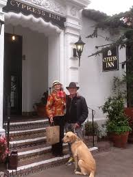 El alojamiento ofrece entretenimiento nocturno y servicio de. Doris Day Welcomes Travels With Journey To The Cypress Inn All Pets Agree It S A Palace Luxecoliving