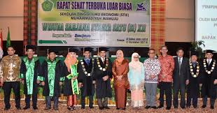 Maybe you would like to learn more about one of these? Enny Dan Habsi Hadiri Acara Wisuda Stiem Mamuju Transtipo