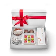 Terdapat pasaran reka bentuk grafik seperti designhill yang menyediakan reka bentuk pembungkusan produk yang menakjubkan untuk syarikat anda. China Kotak Hadiah Coklat Putih Penyimpanan Kotak Pembungkusan Coklat Berbagai Kotak Hadiah Kertas Borong Di Topchinasupplier Com