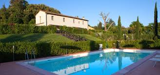 Appartamenti spazisi arredati in stile toscano, caldi ed accoglienti, saranno il punto di partenza ideale per visitare tutta la regione! Casa Vacanze In Toscana Appartamenti Con Piscina A 10 Minuti Dal Mare