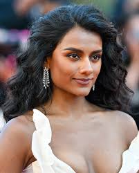 SimoneAshley is a vision in white at #Cannes 🤍🪽 The #Bridgerton star  turned heads in a dreamy @viviennewestwood gown and we can't get enough.  See all our fave looks from #Cannes2025 at