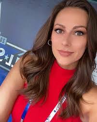 Katelyn Arnett's Instagram, Twitter & Facebook