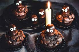 Schoko cupcakes mit himbeeren frosting. Halloween Schokogeister Muffins Home And Herbs