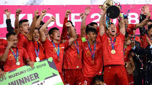 Berikut ialah keputusan semasa dan terkini perlawanan kelayakan piala dunia 2022/piala asia 2023 diantara malaysia lawan (lwn) vietnam yang akan dikemaskini secara langsung sehingga tamat aksi masa penuh stadium al maktoum, dubai Vietnam Beat Malaysia To Claim 2018 Aff Suzuki Cup As Com