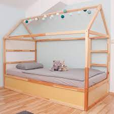 Mit dieser anleitung kannst du sofort loslegen und ein 140 x 200 cm bett selber bauen inkl. Diy Ikea Hausbett Die Besten Ideen Zum Schlafen Unterm Dach