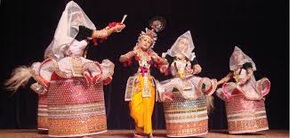 Manipuri dance is characterised by gentleness, tenderness and devotion. Manipuri Raas Leela And Things You Need To Know About It Outlook Traveller