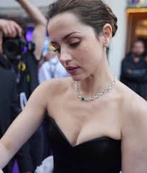 Regé-Jean Page Is The New Face Of Armani Code Parfum Regé-Jean Page is in a  pretty nice place right now. The former Bridgerton star is keeping busy—not  only by starring alongside Ryan