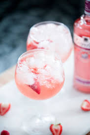 Erfrischende Drinkrezepte Von Gordon S Pink Gin Pink Gin Gin Rezepte