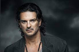 Maybe you would like to learn more about one of these? Ricardo Arjona Estoy Mas Joven Mas Feliz Y Mas Peligroso Que Nunca