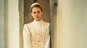 Alicia gräfin (countess) von rittberg (born 10 december 1993) is a german actress. Alicia Von Rittberg Was Eine Korsage Mit Mir Macht Kultur Sz De