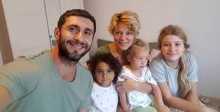 Dragoș bucur, despre revenirea la pro tv: Dragos Bucur S A Mutat Cu Dana NÄƒlbaru Si Copiii In Olanda