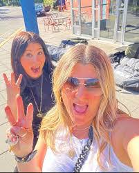 Myrna Rubin's Instagram, Twitter & Facebook