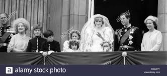 Prinzessin elizabeth liebt philip mountbatten. Konigliche Familie Konigin Mutter Konigin Elizabeth Ii Prinz Philip Prince Charles Und Prinzessin Diana Auf Dem Balkon Des Buckingham Palace Nach Der Hochzeit Von Prinz Charles Juli 1981 Stockfotografie Alamy