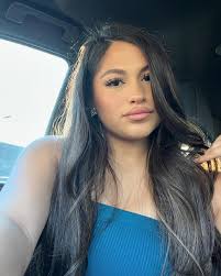 Alejandra Valenzuela's Instagram, Twitter & Facebook