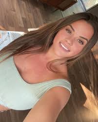 Rachael Larson's Instagram, Twitter & Facebook