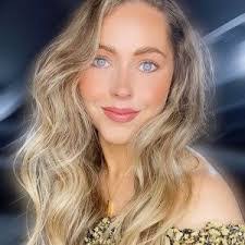 Stephanie Rita's Instagram, Twitter & Facebook