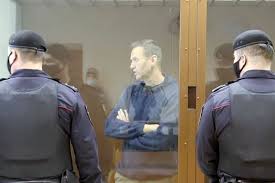 Администрация колонии заявила в суде, что этот статус был присвоен навальному во время его нахождения в сизо, поэтому иск. Aleksej Navalnyj V Sude Po Veteranskomu Delu Vedet Sebya Ochen Vyzyvayushe Chem Emu Eto Grozit Mbh Media