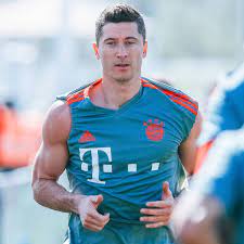 Bayern munich striker robert lewandowski and his wife anna lewandowska have welcomed their second daughter. Robert Lewandowski Deleted A Post In Instagram Undelete Germany