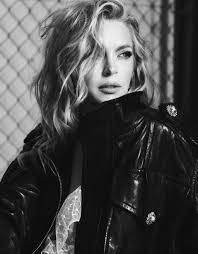 Summer Lindsay's Instagram, Twitter & Facebook