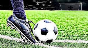 Jul 27, 2020 · jumlah pemain sepak bola setiap tim adalah 11 orang. Permainan Sepak Bola Pengertian Sejarah Teknik Peraturan Sepak Bola