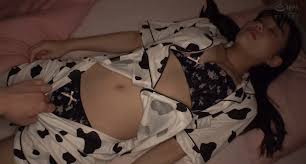 Pretty Minami Meika groans with pleasure as she achieves orgasm - xHamster