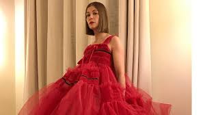 The world is still in a pandemic, but in hollywood, the (awards) show must go on. Rosamund Pike Shocked And Emo On Winning In Golden Globes 2021