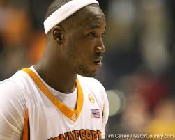 Seniors lead Tennessee past Ole Miss