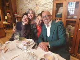 Her main areas of research are: Mesaluisa Sic Oferece Programa A Mae De Luisa E Salvador Sobral