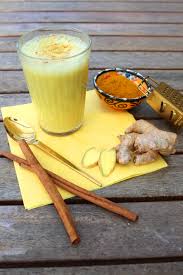 Kurkuma Latte Goldene Milch Mit Kurkuma Muskat Und Ingwer Das Rezept Dazu Findet Ihr Auf Unserer Website Unserem Instagram A Kurkuma Milch Rezepte Gewurze
