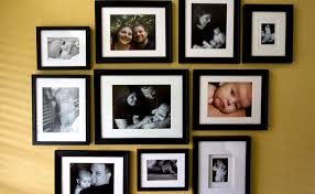 Picture frame ideas | wineinasippycup.blogspot.com. 30 Family Picture Frame Wall Ideas
