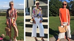 60'lar grafik desenlerle sofistike bir görünüm kazandırıyor. Renkli Ve Rahat Yaz Kiyafetleri Kiyafet Kadin Moda