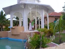 Cabanon Au Milieu De La Piscine Et Du Restaurant Reserver Aux Maries Picture Of Hotel Roc Arenas Doradas Varadero Tripadvisor